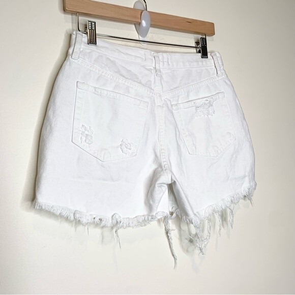 NWT We The Free Free People Maggie Mid Rise White Distressed Shorts 26 - Picture 6 of 10